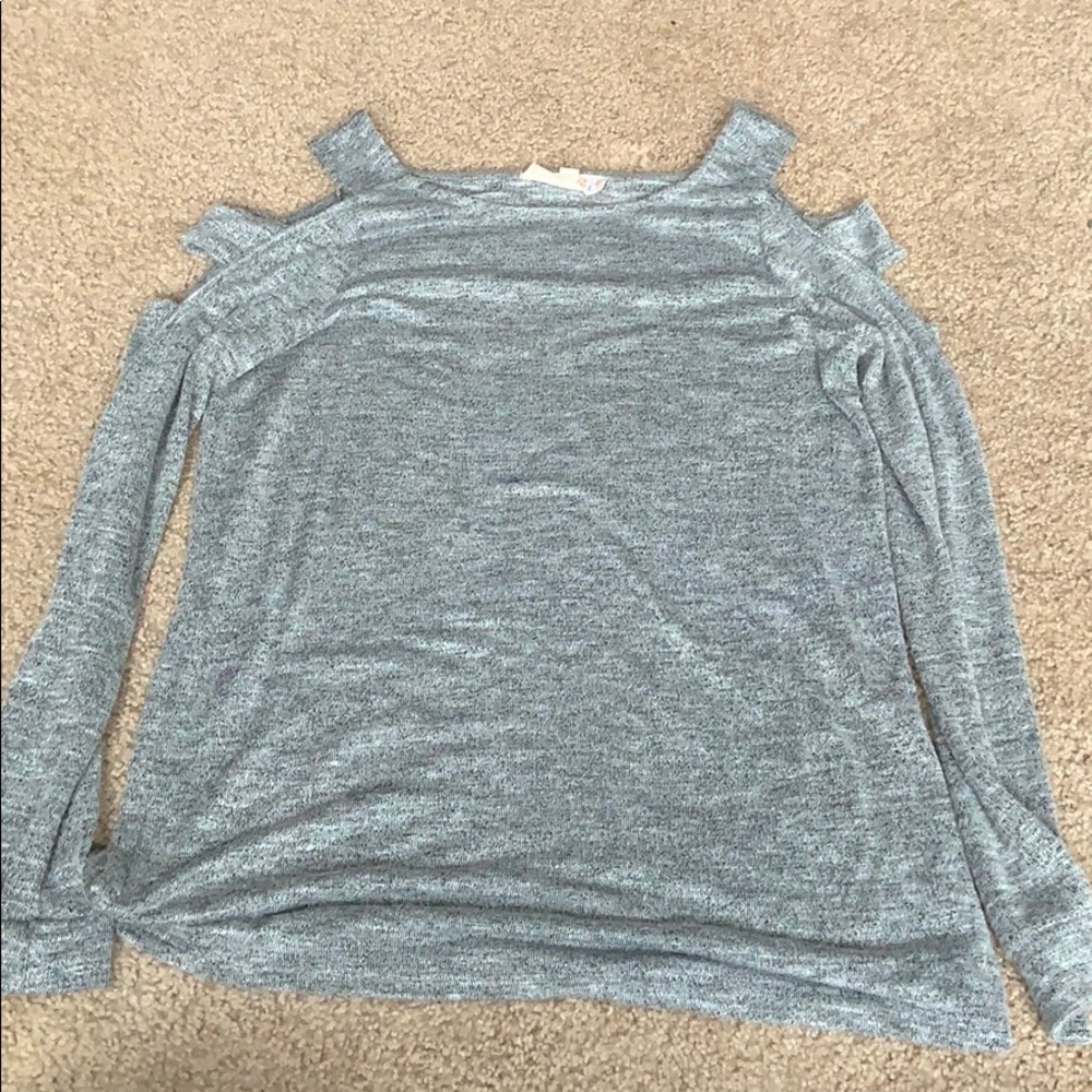Long sleeve cold shoulder shirt